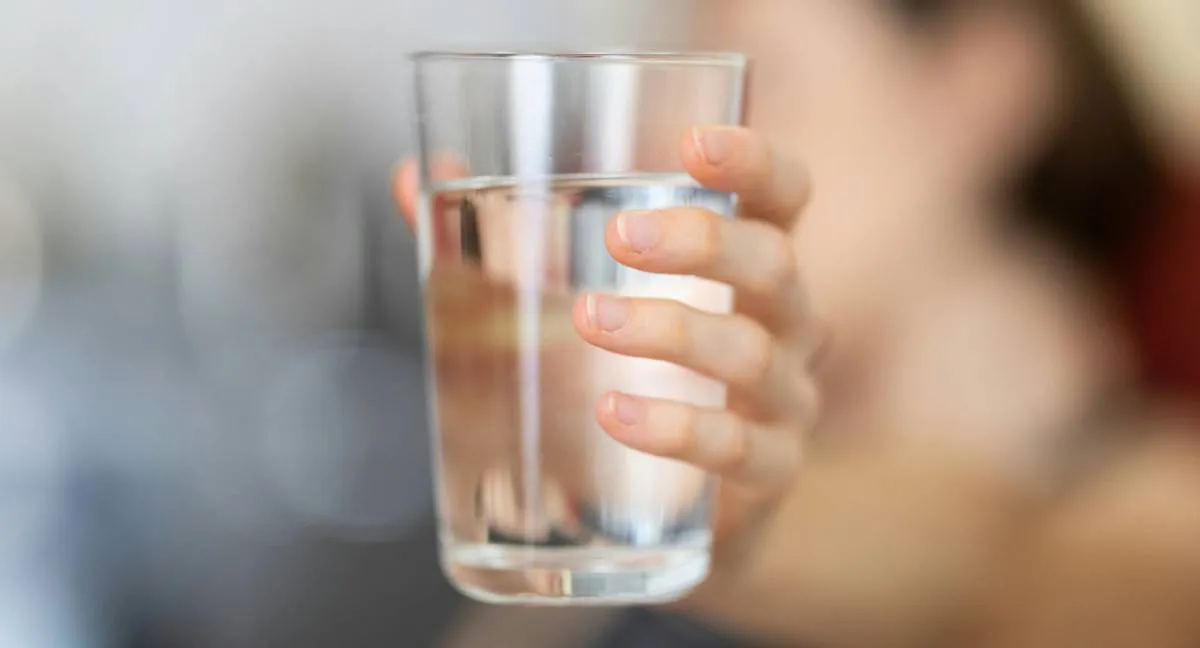 Salud cuántos litros de agua debemos tomar por día