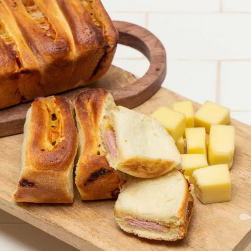 pan relleno de jamón y queso