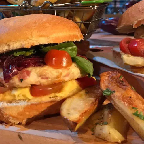 hamburguesas-de-pollo-completas-con-aderezo-de-batatas.5846