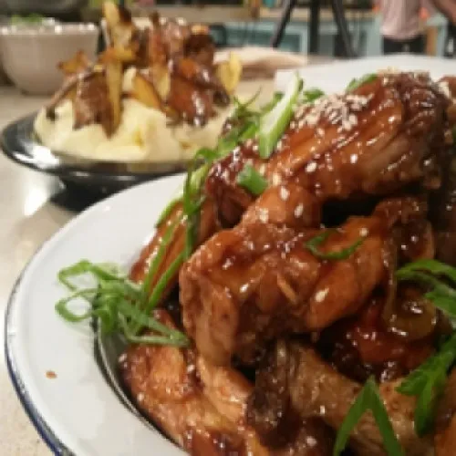 alitas-de-pollo-con-pure-crocante.617