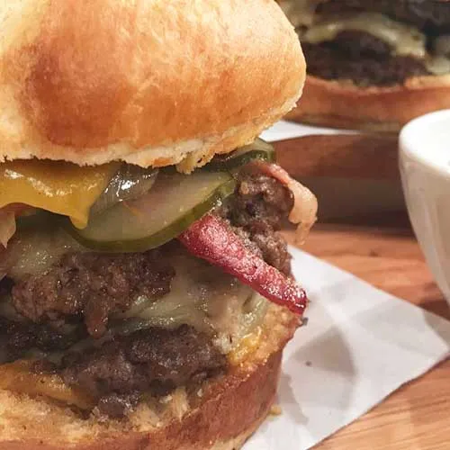 hamburguesas-dobles-de-carne-super-completas.6397