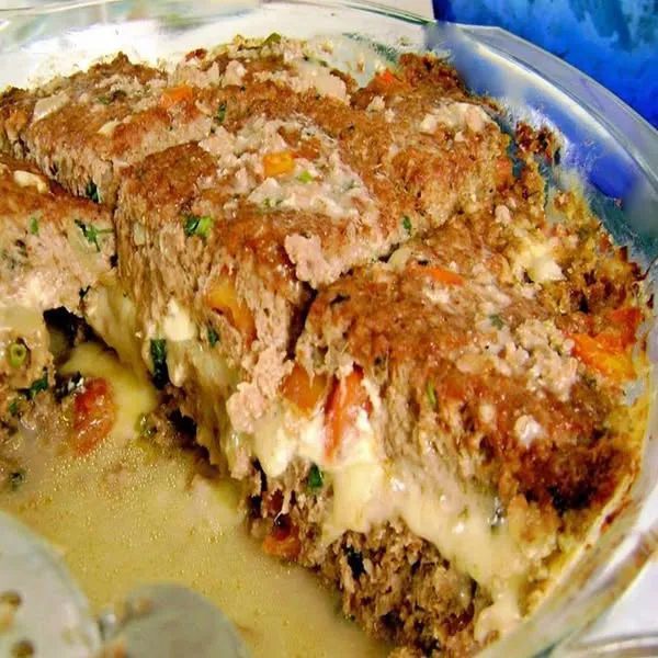 Pastel de carne con queso gratinado