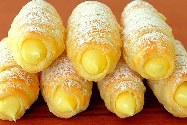 conos-de-hojaldre-rellenos-de-crema-pastelera