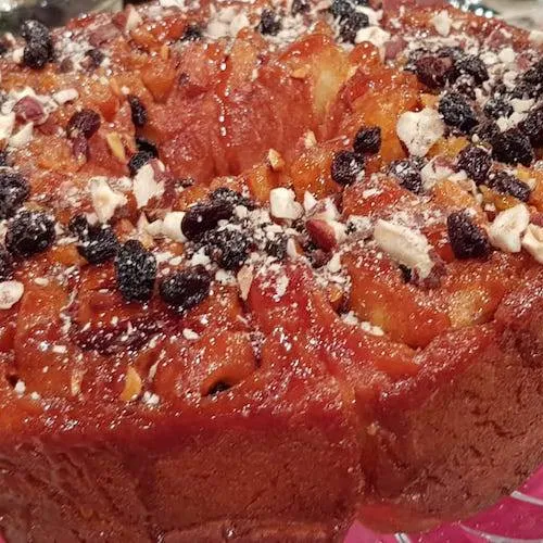 torta-de-los-80-golpes-acaramelada-con-nueces-y-pasas-de-uva.7035