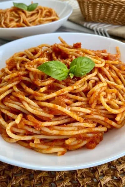 Espaguetti con salsa roja