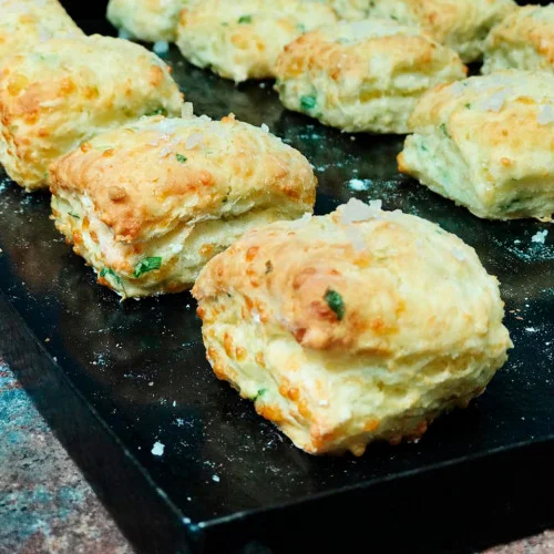Scons de queso y verdeo