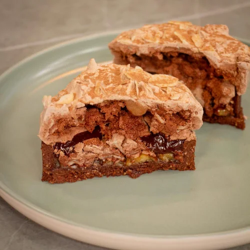 Tarta merengada de banana al caramelo