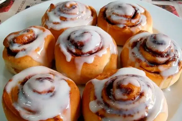 roles-de-canela-glaseados