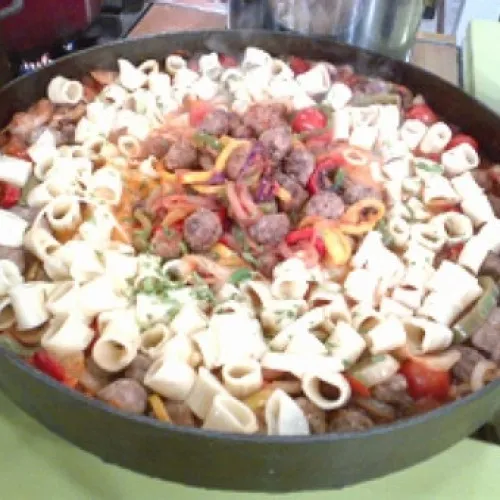 pasta-casera-con-salsa-y-albondigas.1882