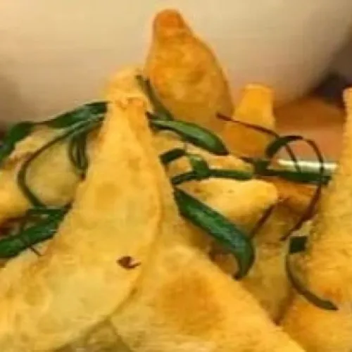 riquisima-sambuza-triangulos-fritos-de-carne-y-puerro.1371