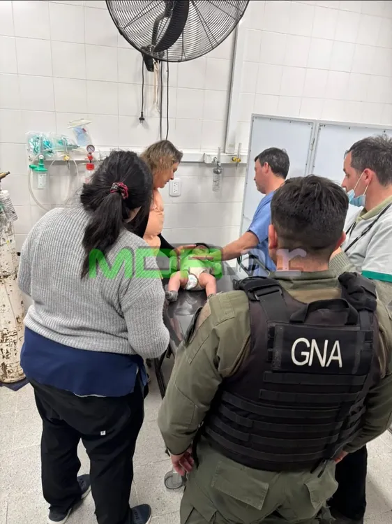 niño salvado por gendarmes
