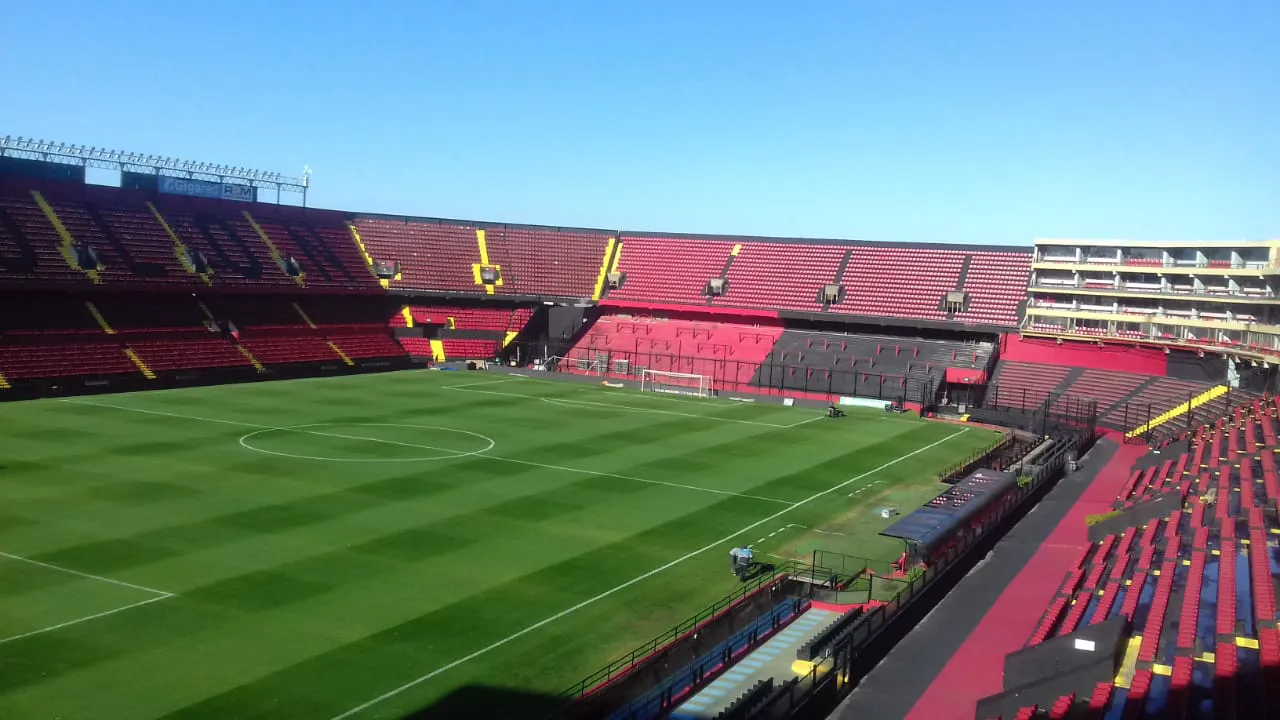 Trinuna_y_platea_sur_-_Estadio_del_C._A._Colón