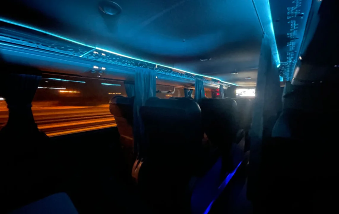 colectivo adentro