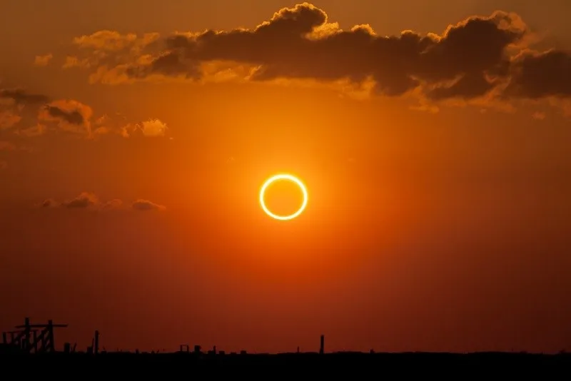 eclipse_solar_anular.jpeg_158945035