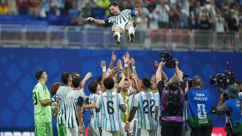 messi_vuela.jpg_815021172
