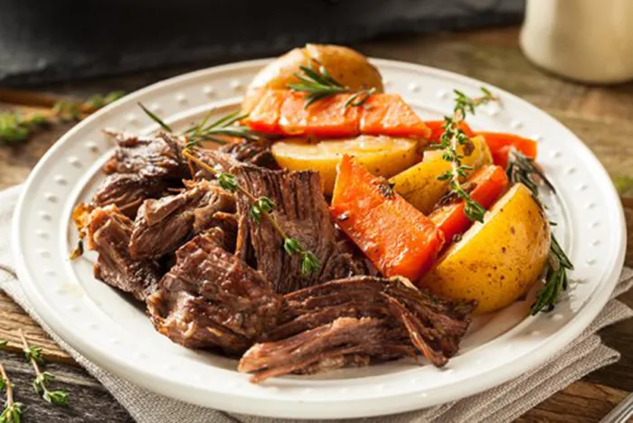carne-asada-con-zanahorias-y-patatas