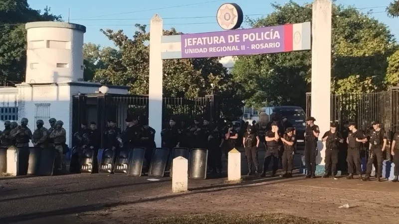 protesta_policial_jefatura.jpg_2045344936