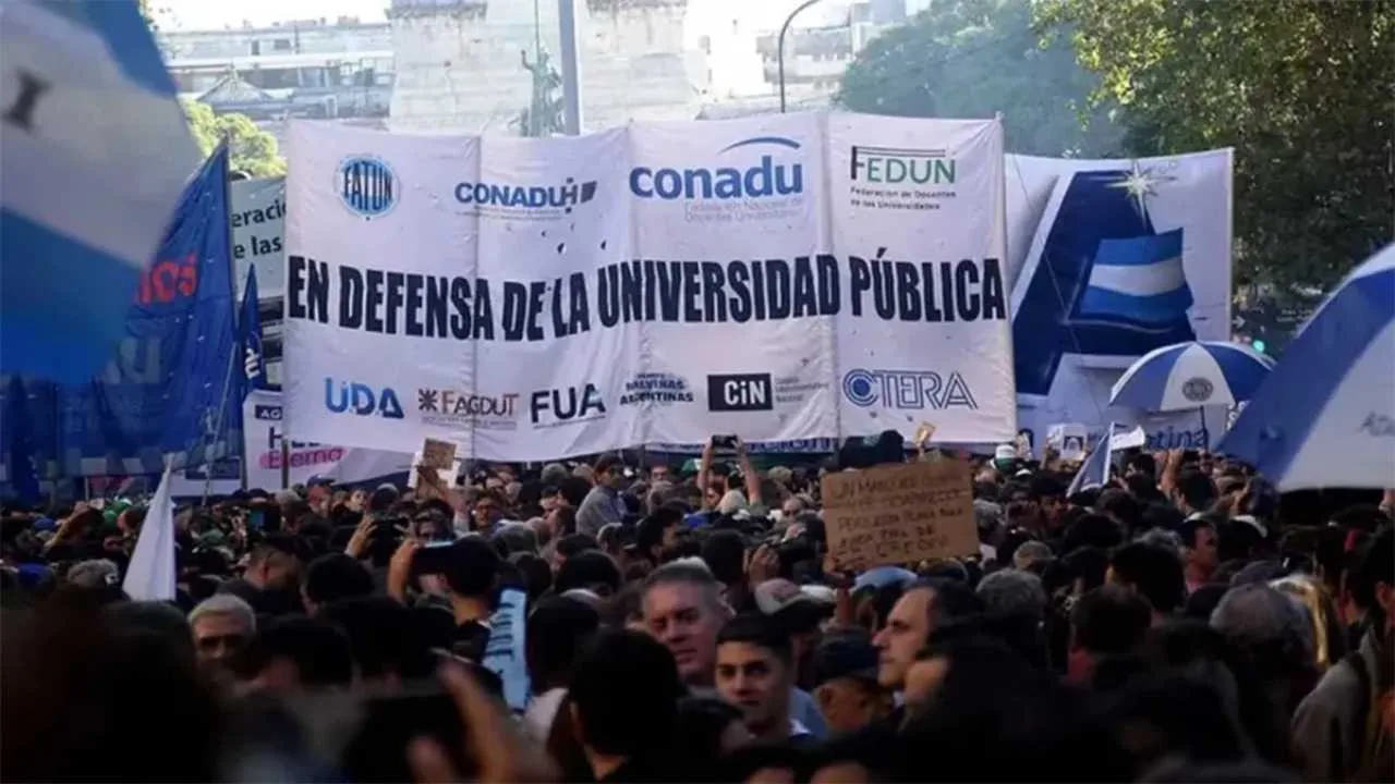 universitarios-paro-1