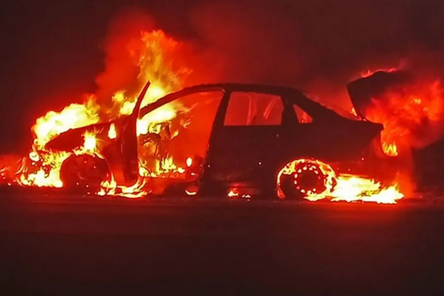 Auto-incendiado