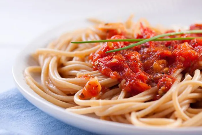 espaguetis-con-tomate-natural