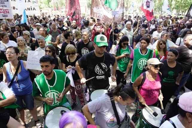 marcha-contra-decreto-milei03jpg