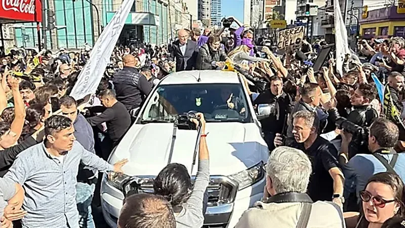 Caravana-libertaria-por-Lomas-de-Zamora-camioneta-tiene-213-multas