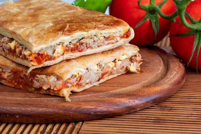 empanada-de-atun-y-tomate