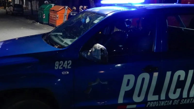 policia_noche.jpg_1756841869