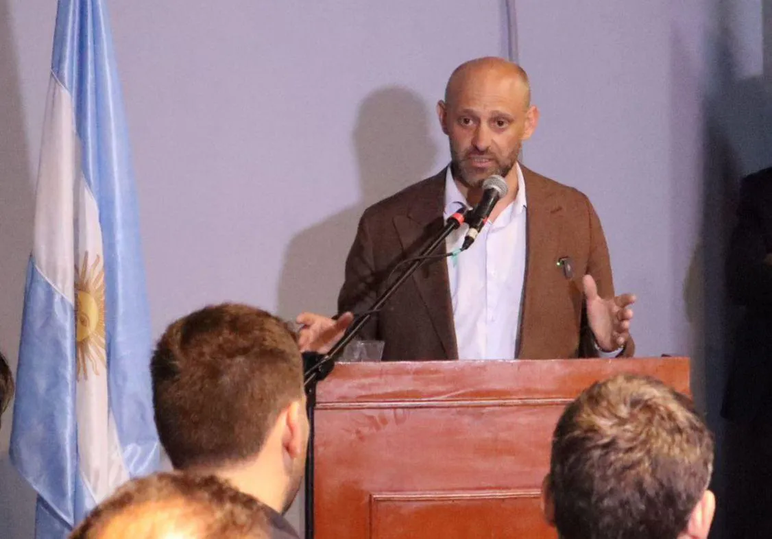 04ca2648-bfe1-4df4-9e09-c7604e3857cc