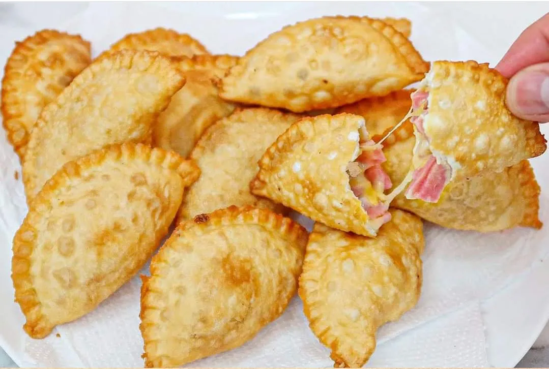 Empanaditas de jamon y queso