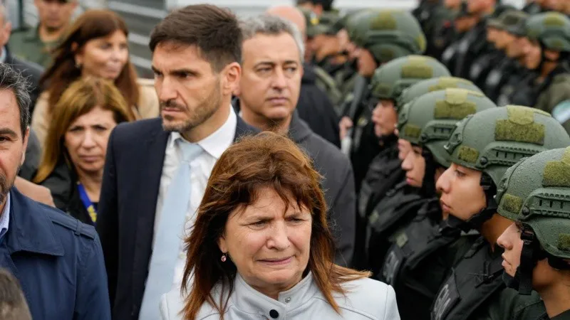 bulrrich_gendarmes.jpg_1756841869