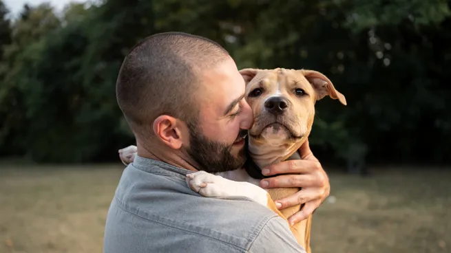 perro-abrazo-mascota