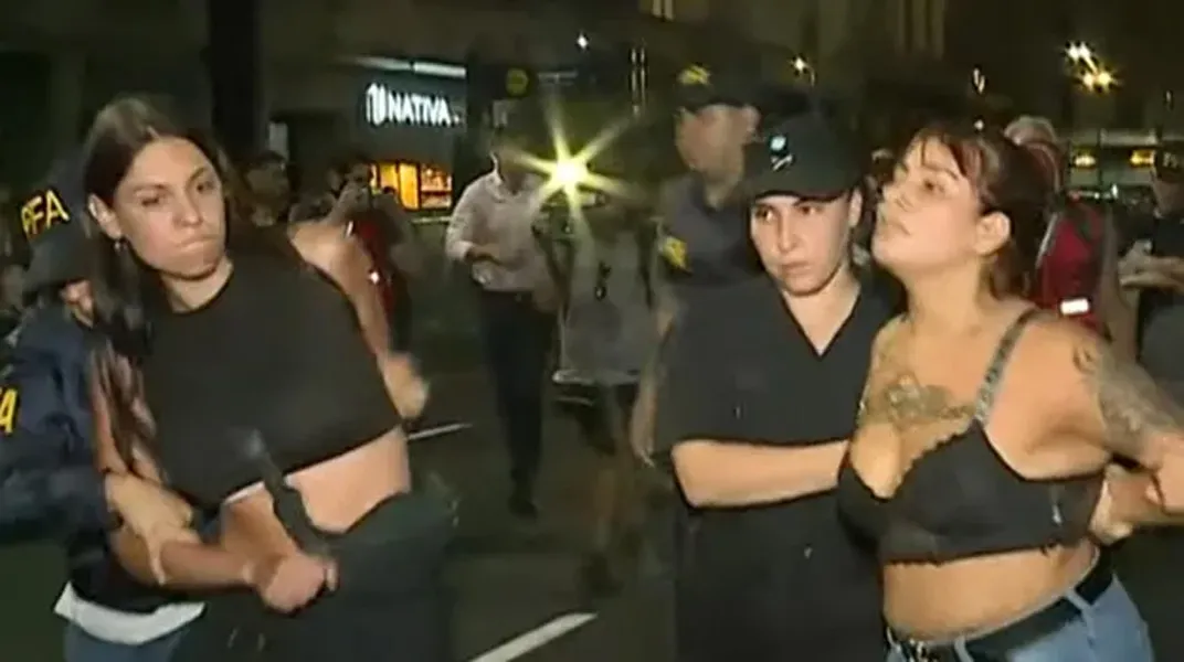 mujeres-detenidas