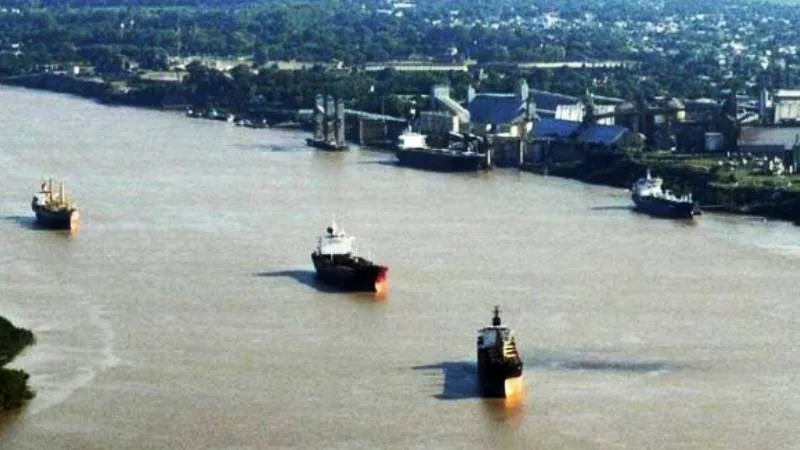 hidrovia-barcos-rio-parana_crop1739400101120.jpg_1756841869-e1755173402454-660x330-1