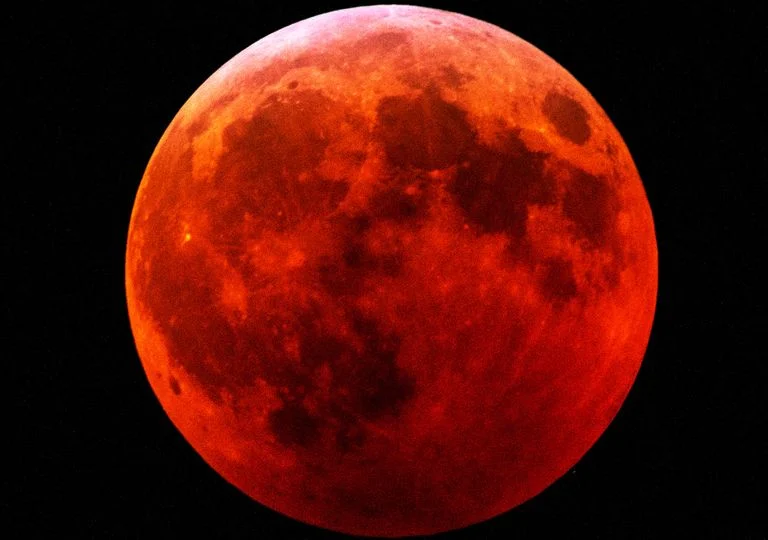 eclipse-total-de-luna-2022-cuando-donde-y-como-verlo-argentina-america-europa-1651905452414_768