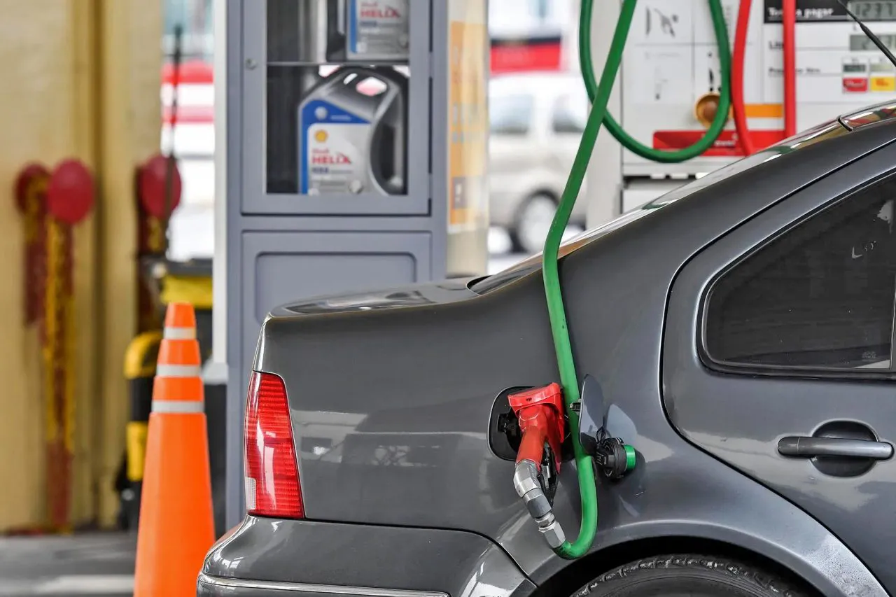 surtidores-combustibles-generico-1280x853