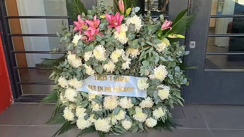 Corona-mortuoria-en-la-sede