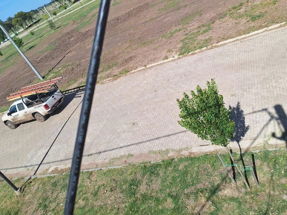 e446b2f8-e640-4ab3-8465-817290fd3ac1