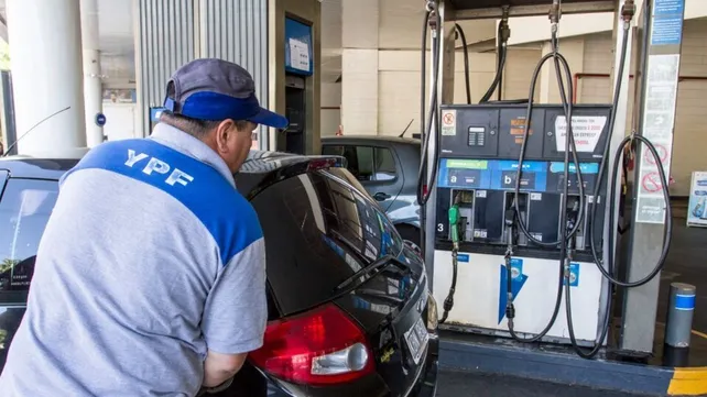 las-empresas-petroleras-actualizaron-los-valores-un-4-pese-la-decision-del-gobierno-postergar-los-aumentos-combustibles