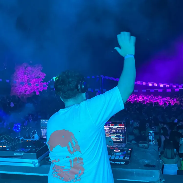 DJ Snows