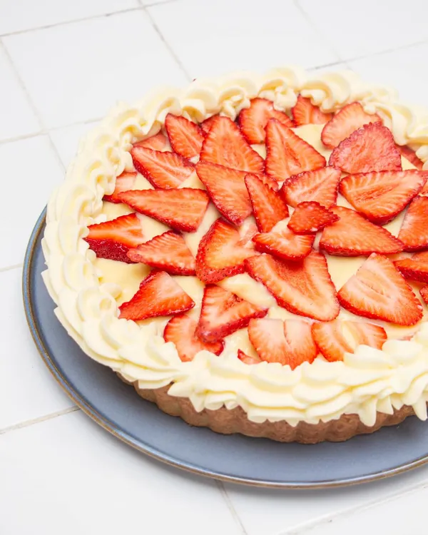 Tarta de frutilla y crema pastelera