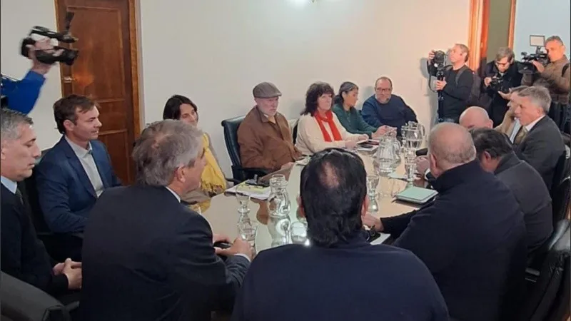 reunion_paritaria_estatales_julio_2025_crop1763394230267.jpg_1756841869