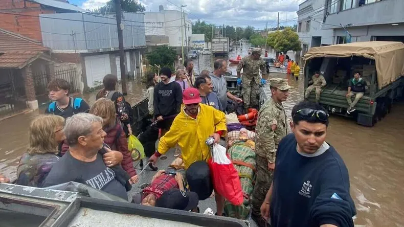 armada-argentina-evacuacion-bahia-blanca-09-03-25