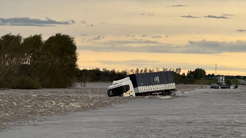 agua_autopista_2.jpg_1756841869