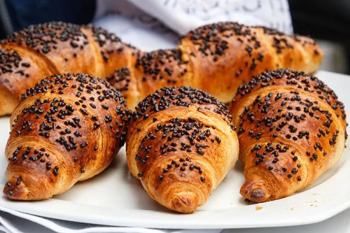croissant-con-pepitas-de-chocolate