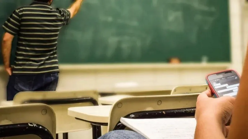 celulares_escuelas_santa_fe_crop1758643133830.jpg_1756841869