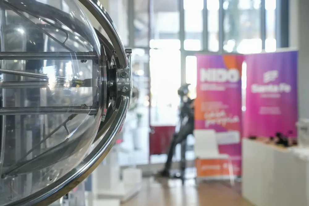 a6f4dd1d-54bc-4e12-9d97-ec33a964efe2