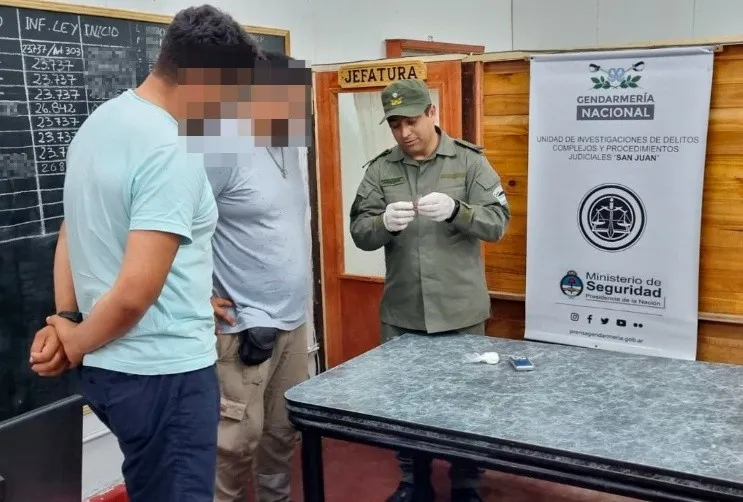 narcotrxfico__entrega_vigilada__detectaron_cocaxna_dentro_de_una_encomienda_1.jpeg_486122220