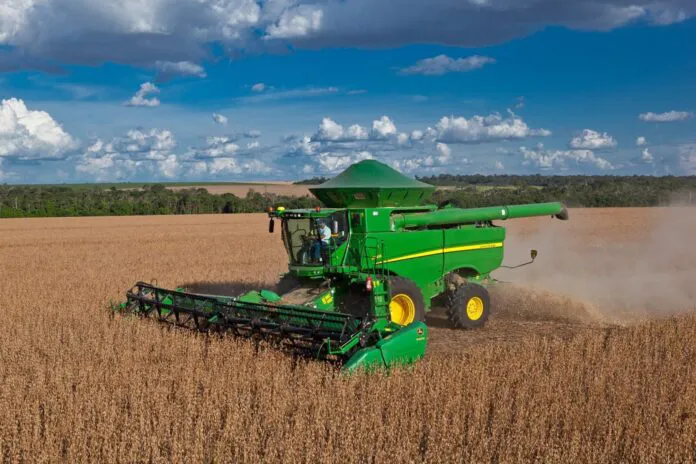 cosecha-de-soja-e1700328623481-696x464-1