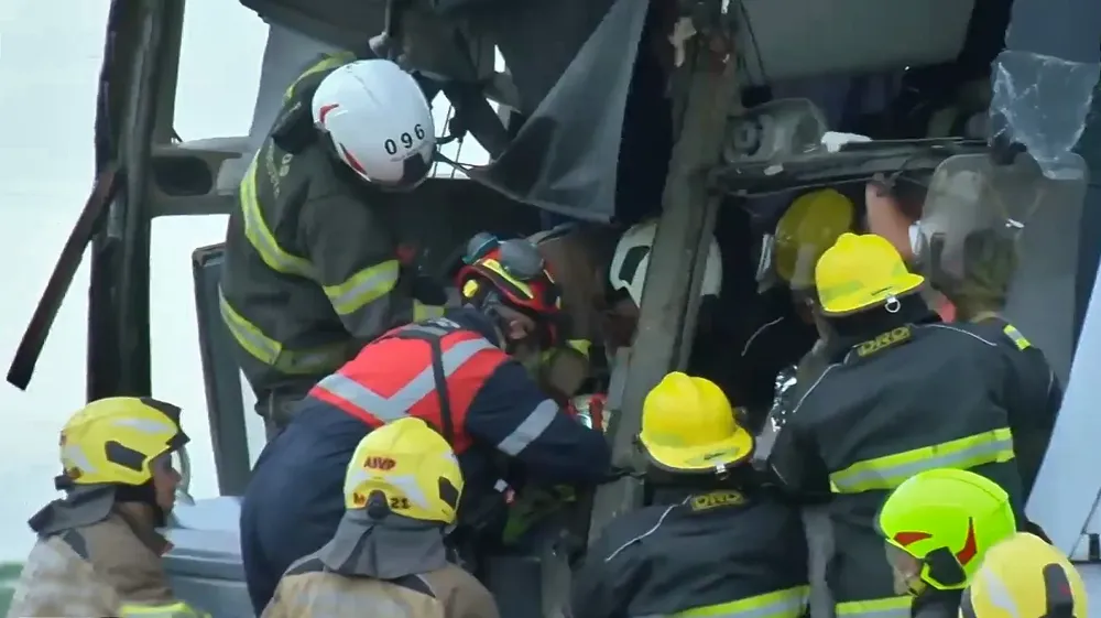 choque-pinero-colectivo-y-camion-2